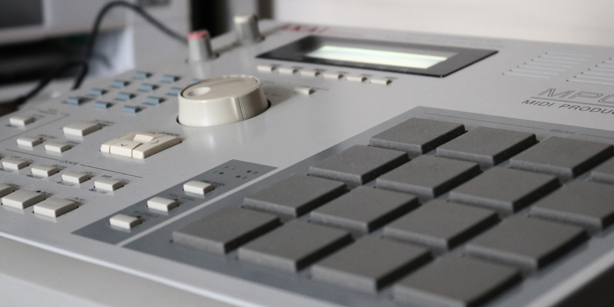 AKAI MPC 2000とDAWを連動する　ソフトウェア音源を使用したHIPHOPトラックの制作方法　トップ画像